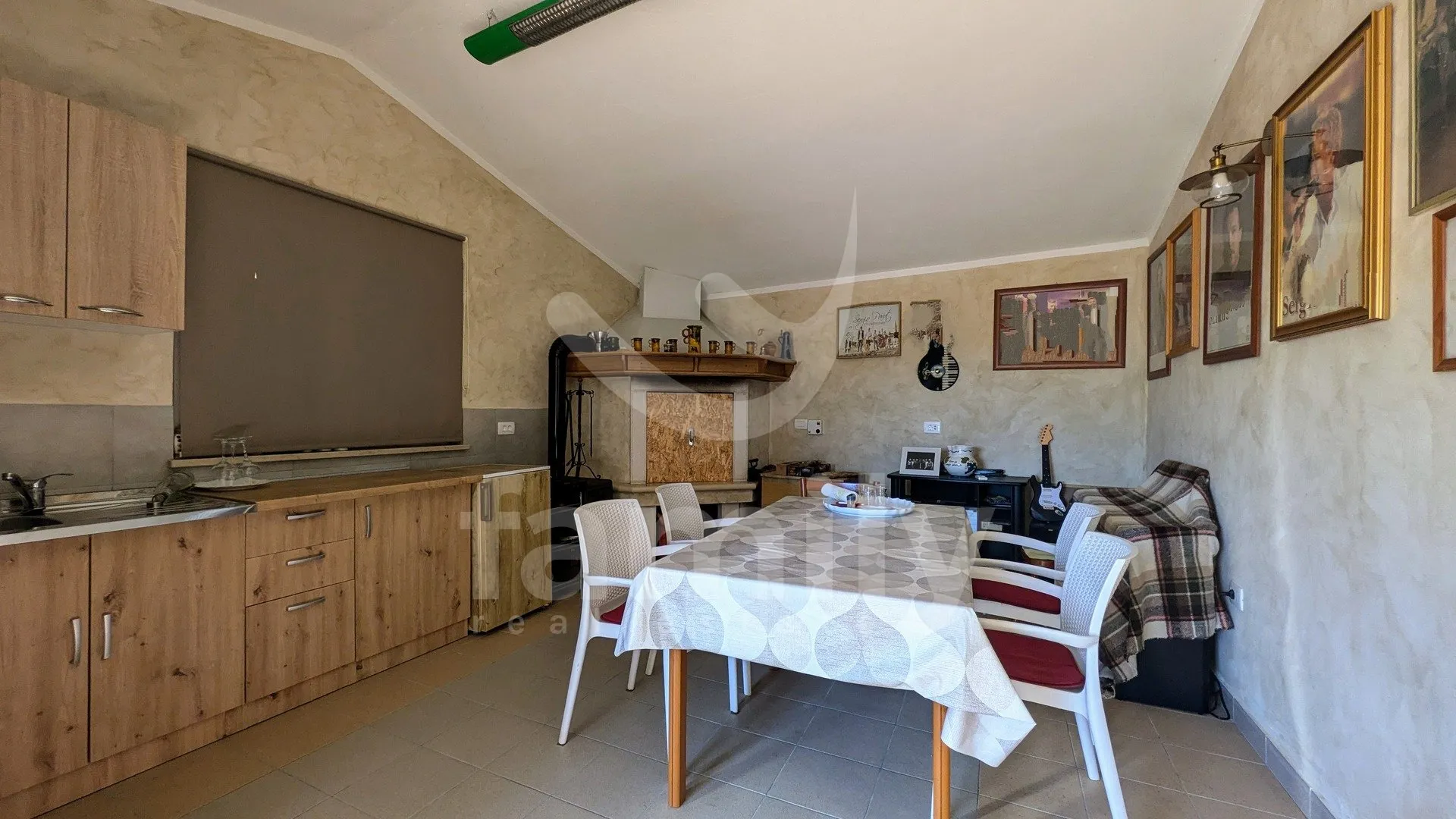 prodaja predivna kuća sa više apartmana i građevinskim zemljištem - slika 24