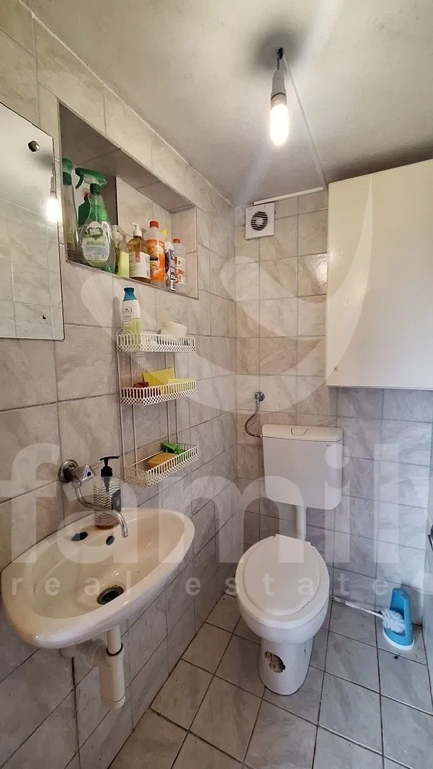 prodaja dvije manje kuće na mirnoj lokaciji - slika 11