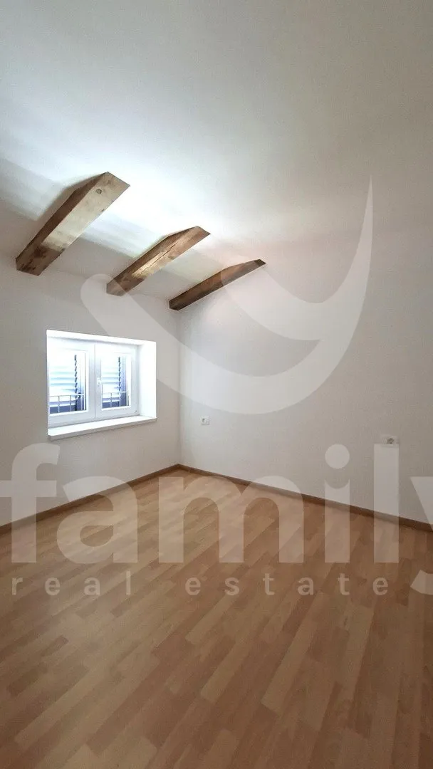kamena kuća sa zasebnim apartmanom, konobom i bazenom - slika 5