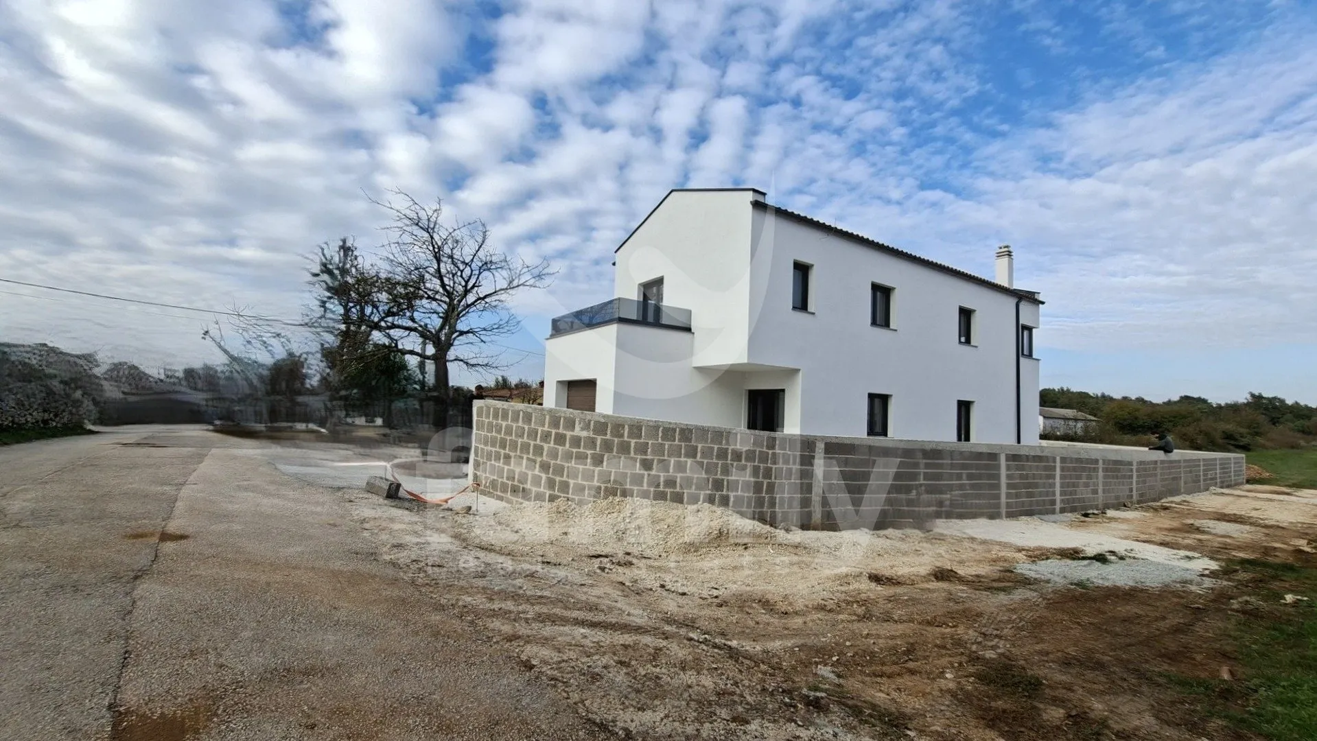 moderna kuća sa bazenom i garažom - slika 2