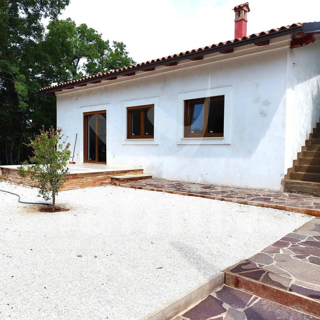 nova samostojeća prizemnica okružena prirodom - slika 18