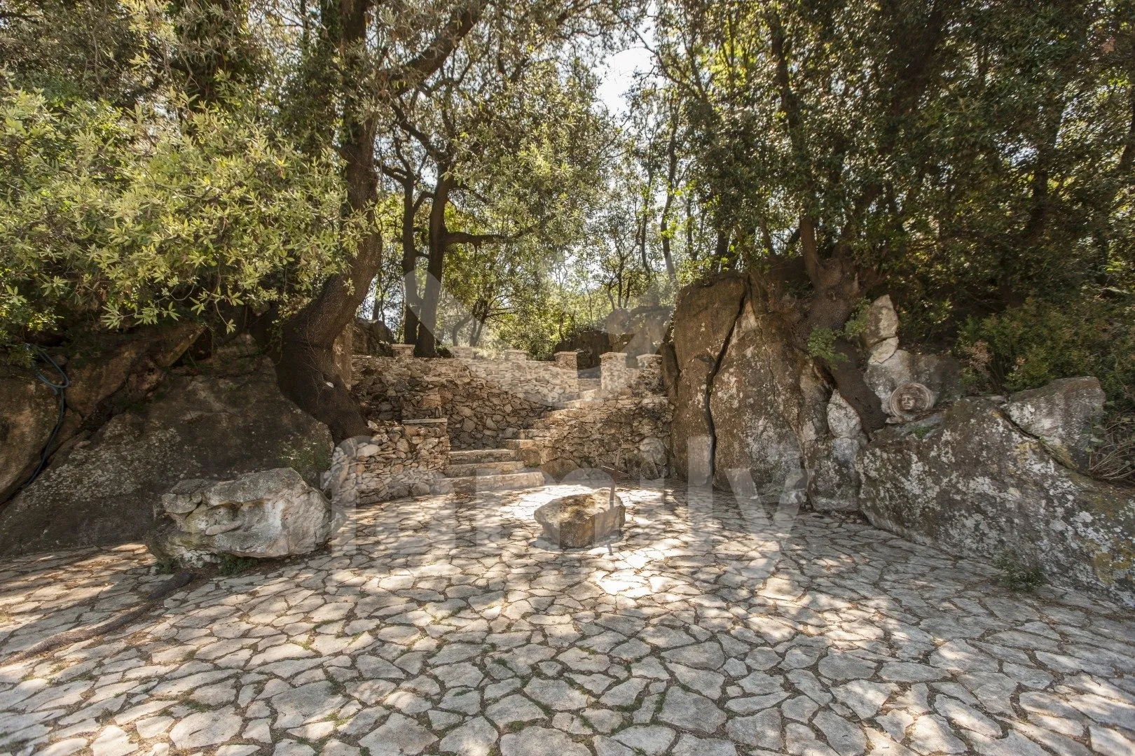 unikatna rustikalna vila sa prostranim građevinskim zemljištem - slika 28