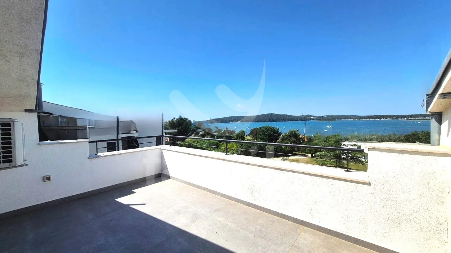 penthouse uz more s bazenom i panoramskim pogledom - slika 2