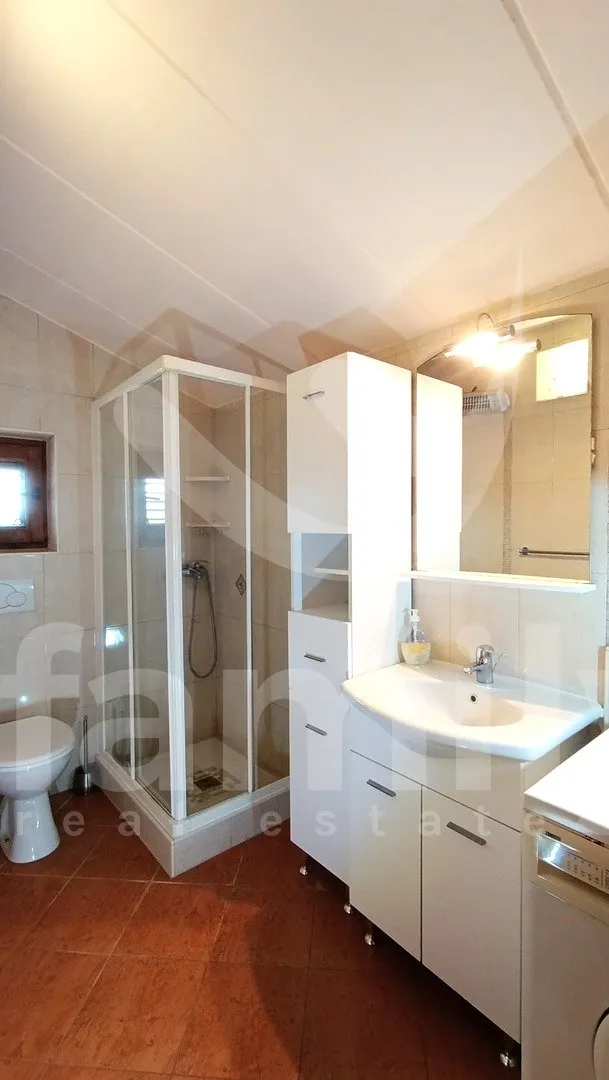 renovirana kuća u prigradskom naselju pule - slika 12