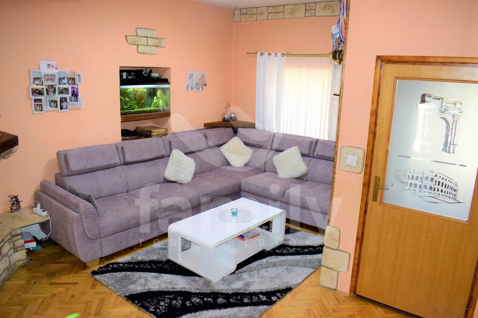 veoma rentabilna kuća sa bazenom - slika 2