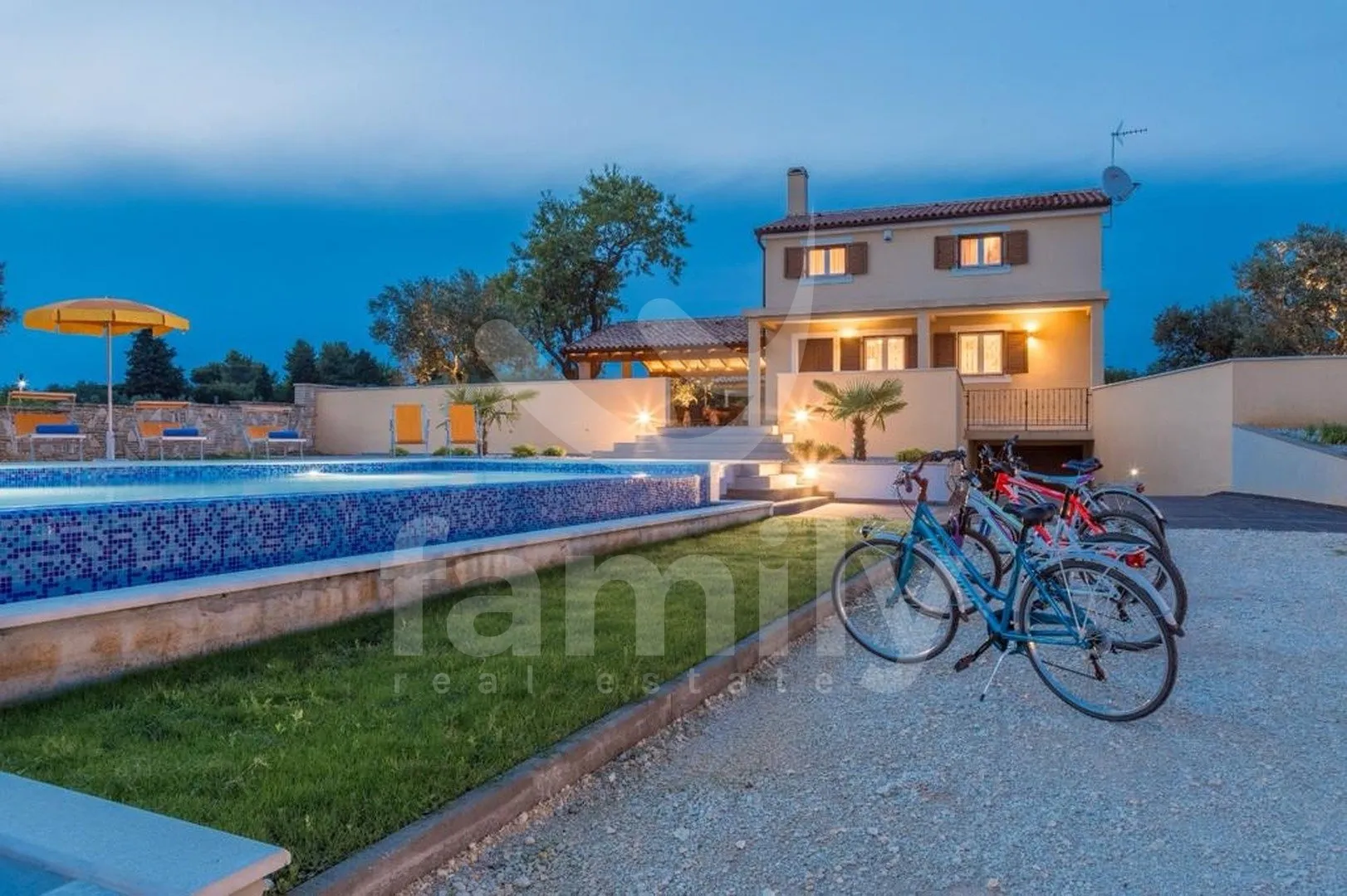 vila u oazi mira sa pogledom na more i brijunsko otočje - slika 18