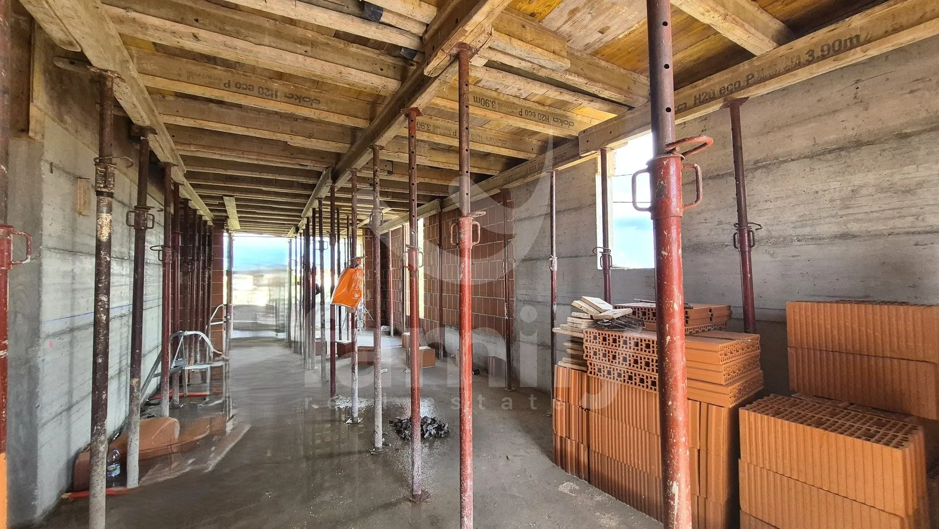 prostran penthouse u modernoj novogradnji - slika 14