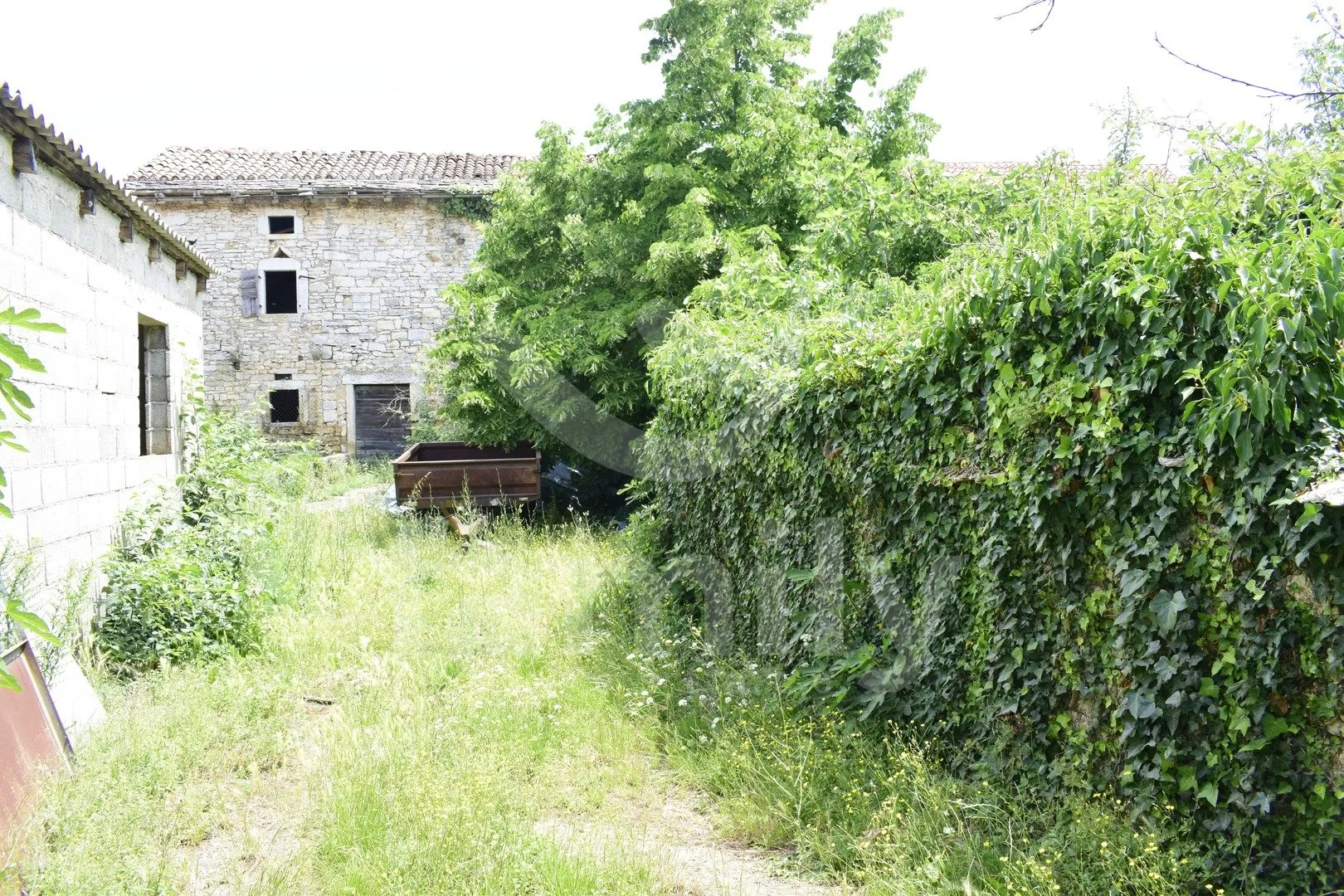 kamena kuća sa prostranom okućnicom - slika 7