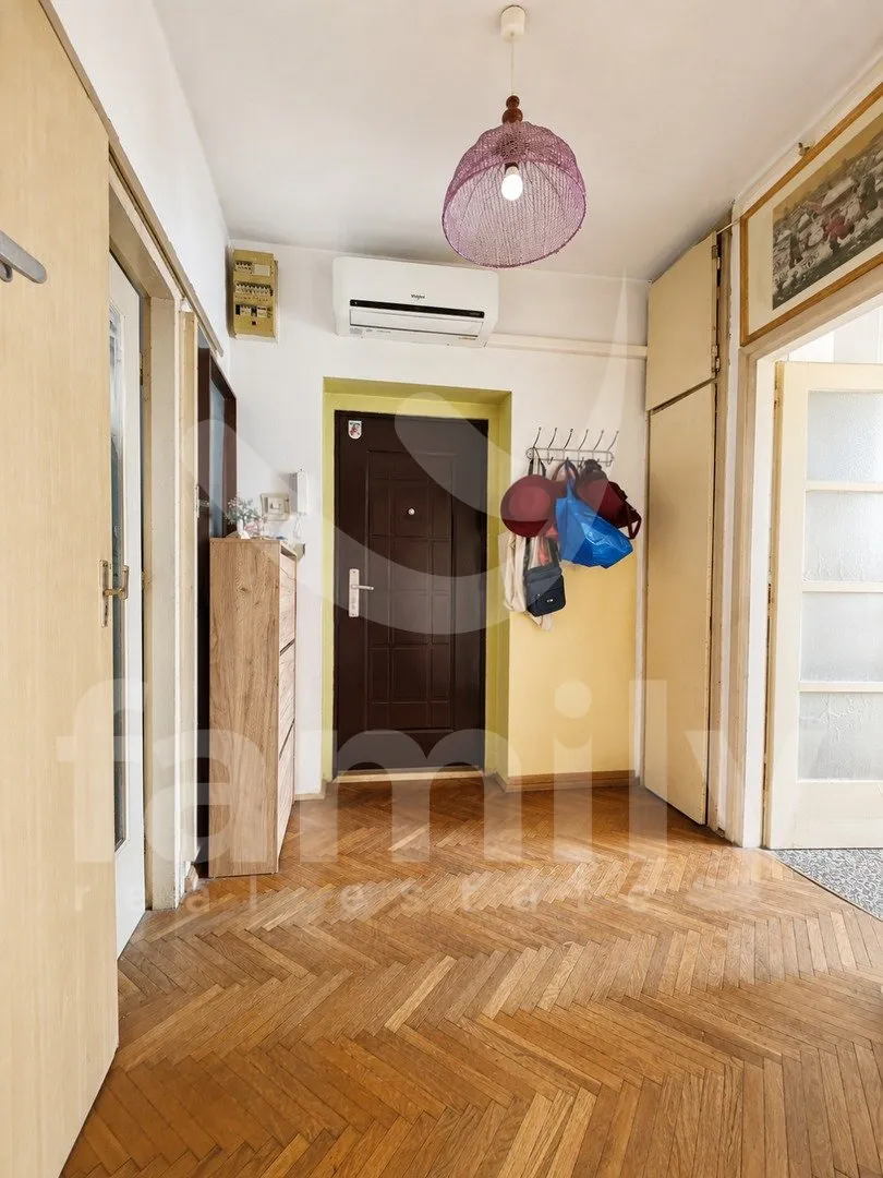 prodaja stan centar pula s parkingom - slika 9