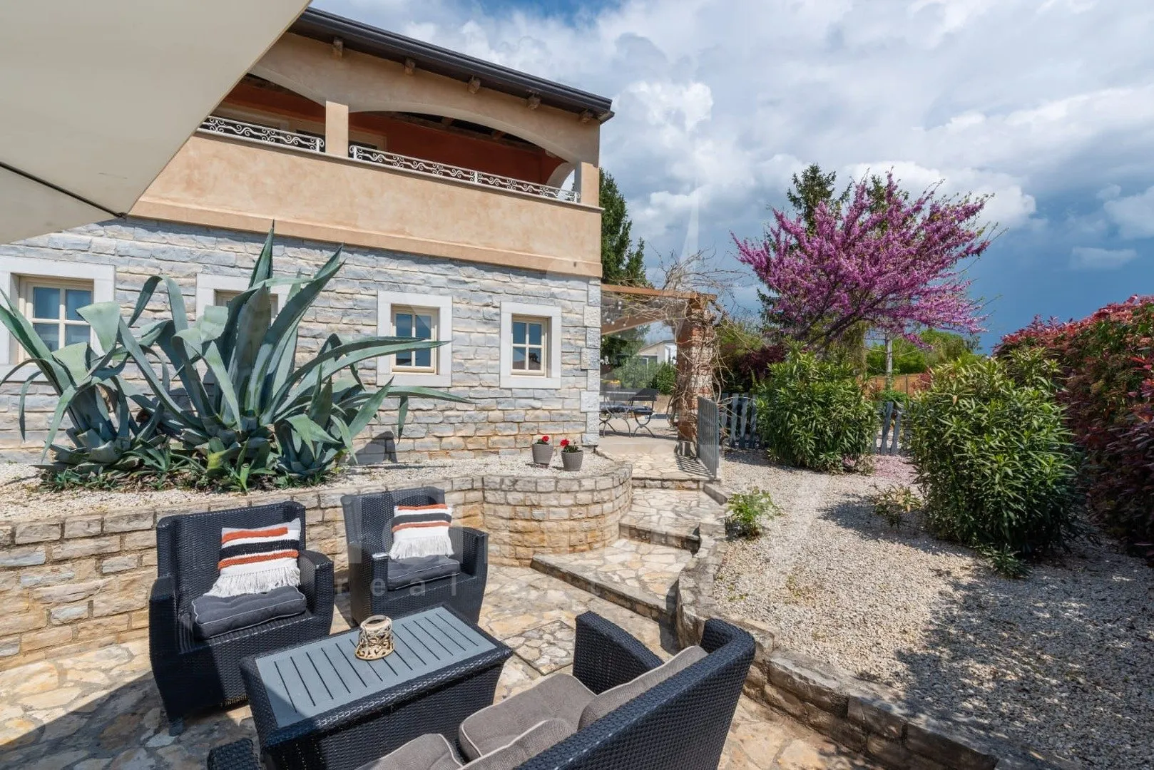 samostojeća mediteranska kuća u blizini poreča - slika 27
