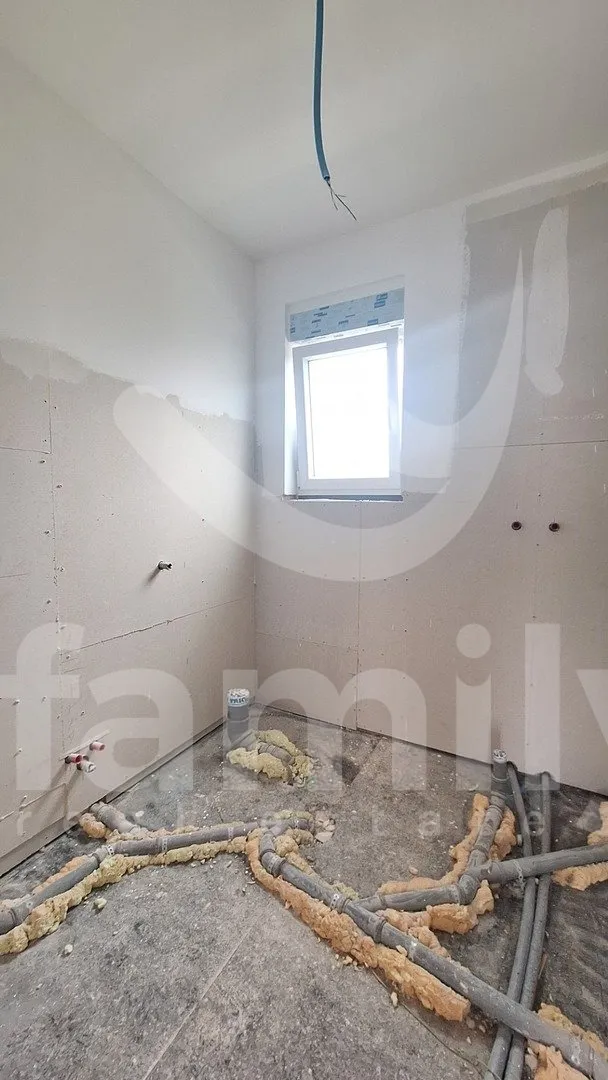 moderna kuća u mirnom i novom naselju u puli - slika 9