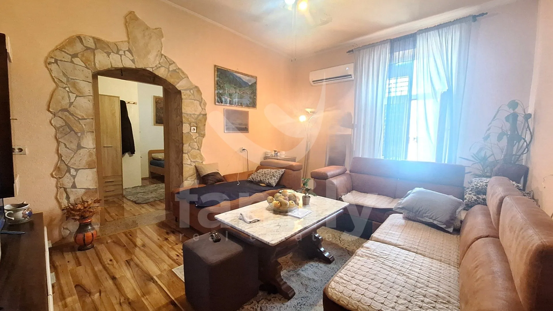 eksluzivna prodaja dva stana sa pogledom na more na odličnoj lokaciji - slika 5