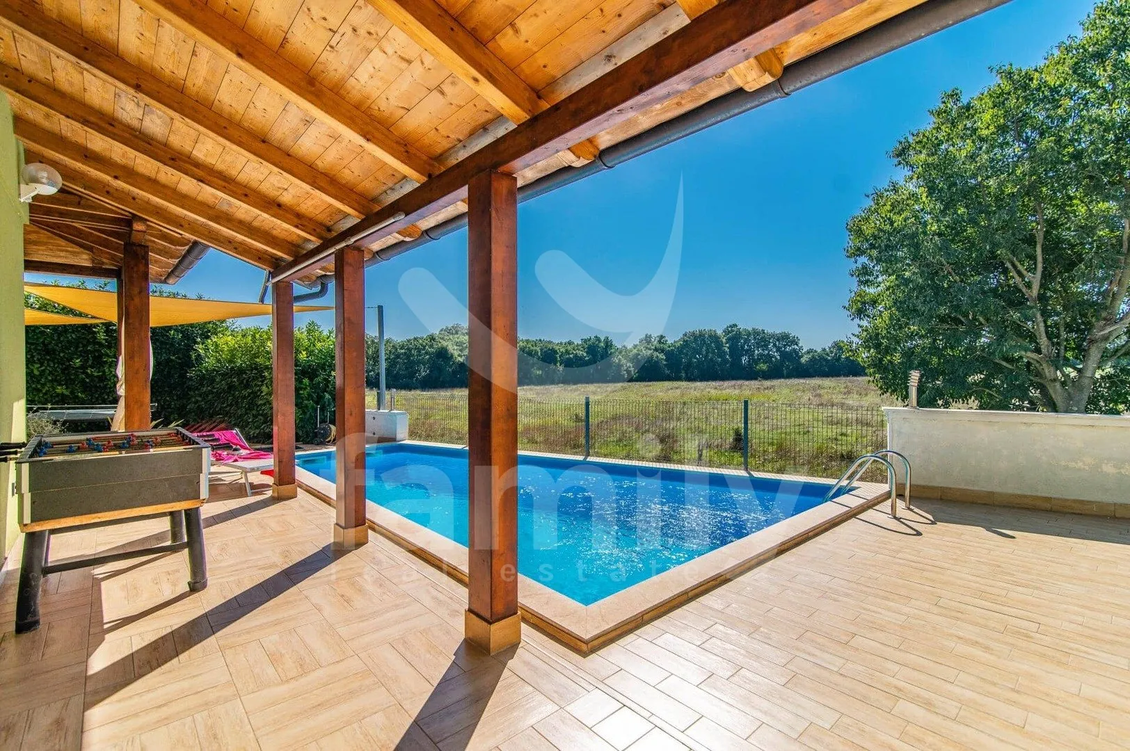 prekrasna vila s bazenom i otvorenim pogledom na prirodu - slika 2