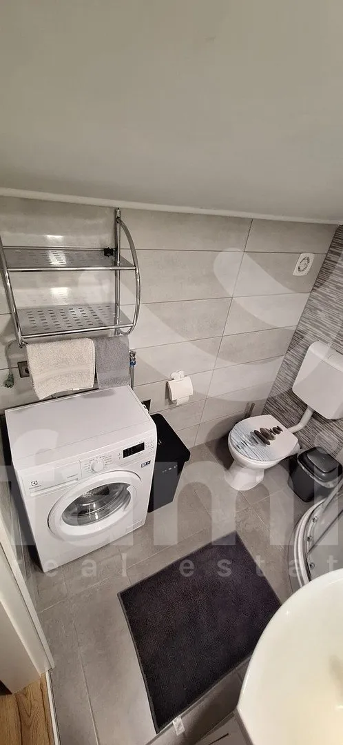 dvoetažni novouređeni stan sa pogledom na more - slika 12