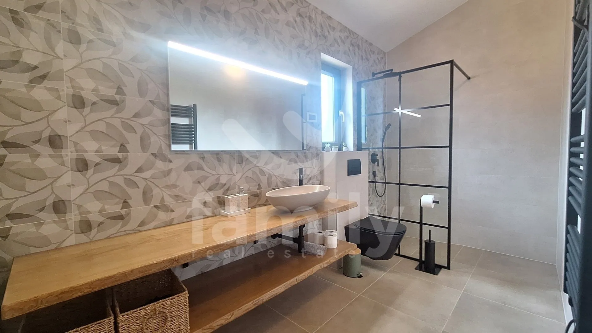 moderna dvoetažna kuća u blizini mora - slika 13
