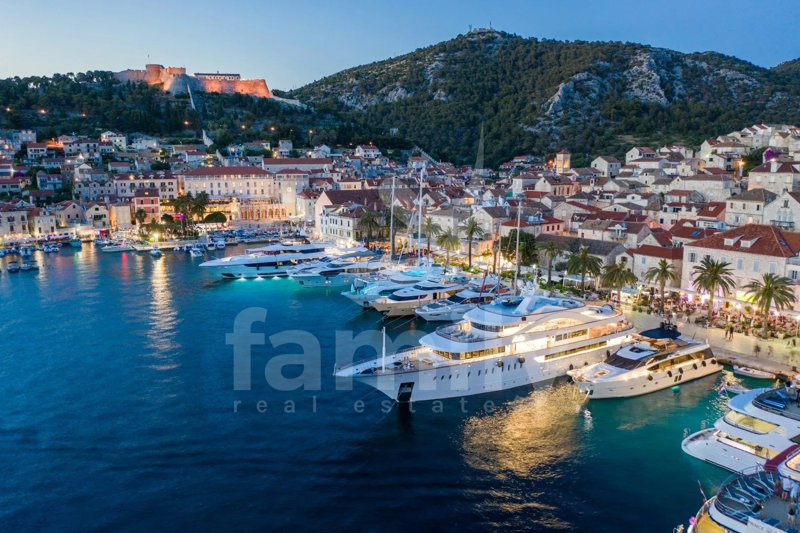 prodaja atraktivno građevinsko zemlijšte - hvar - slika 2
