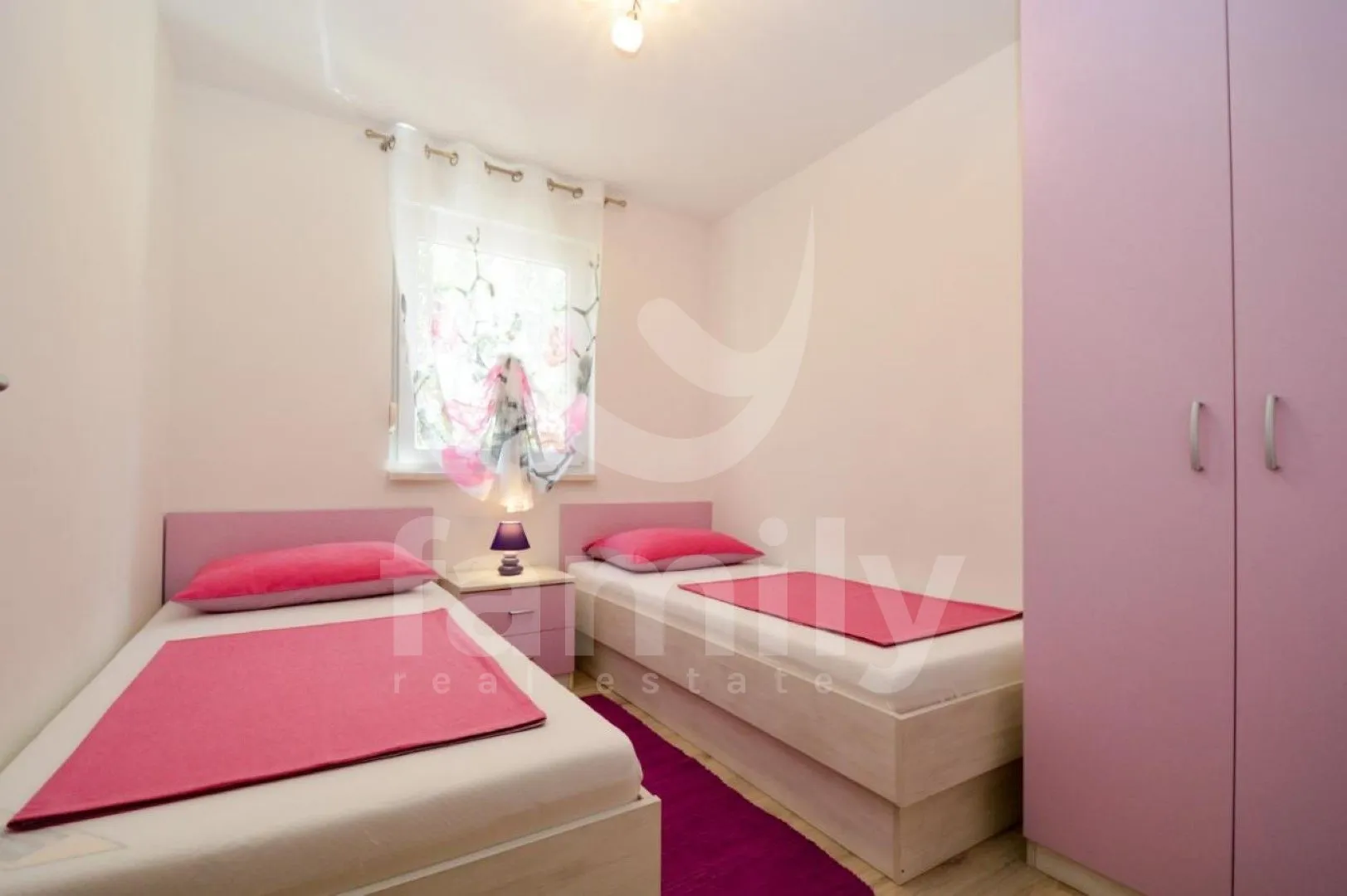 prostrana samostojeća kuća sa 5 apartmana i pogledom na more - slika 6