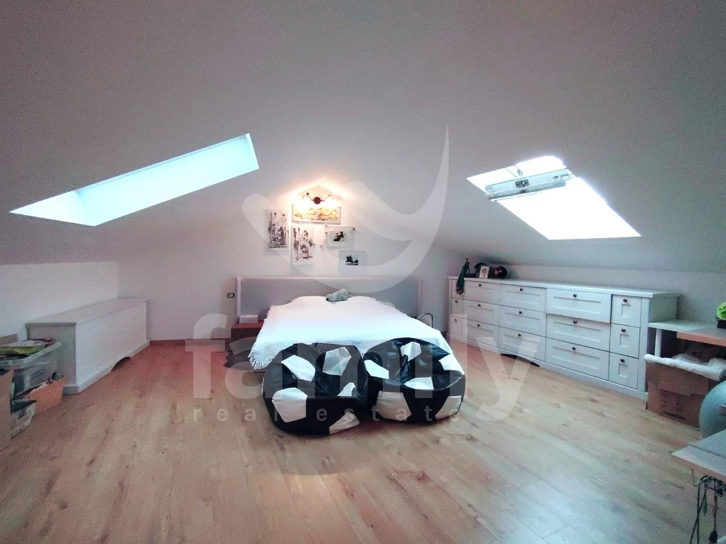luksuzni dvoetažni penthouse prvi red do mora - slika 13
