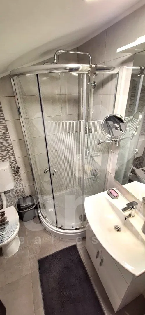 dvoetažni novouređeni stan sa pogledom na more - slika 10