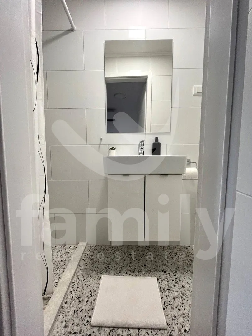 ekskluzivno novouređena kamena kuća sa dva apartmana - slika 8