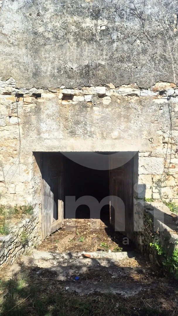 prodaja obiteljske kuće za adaptaciju na mirnoj lokaciji - slika 10