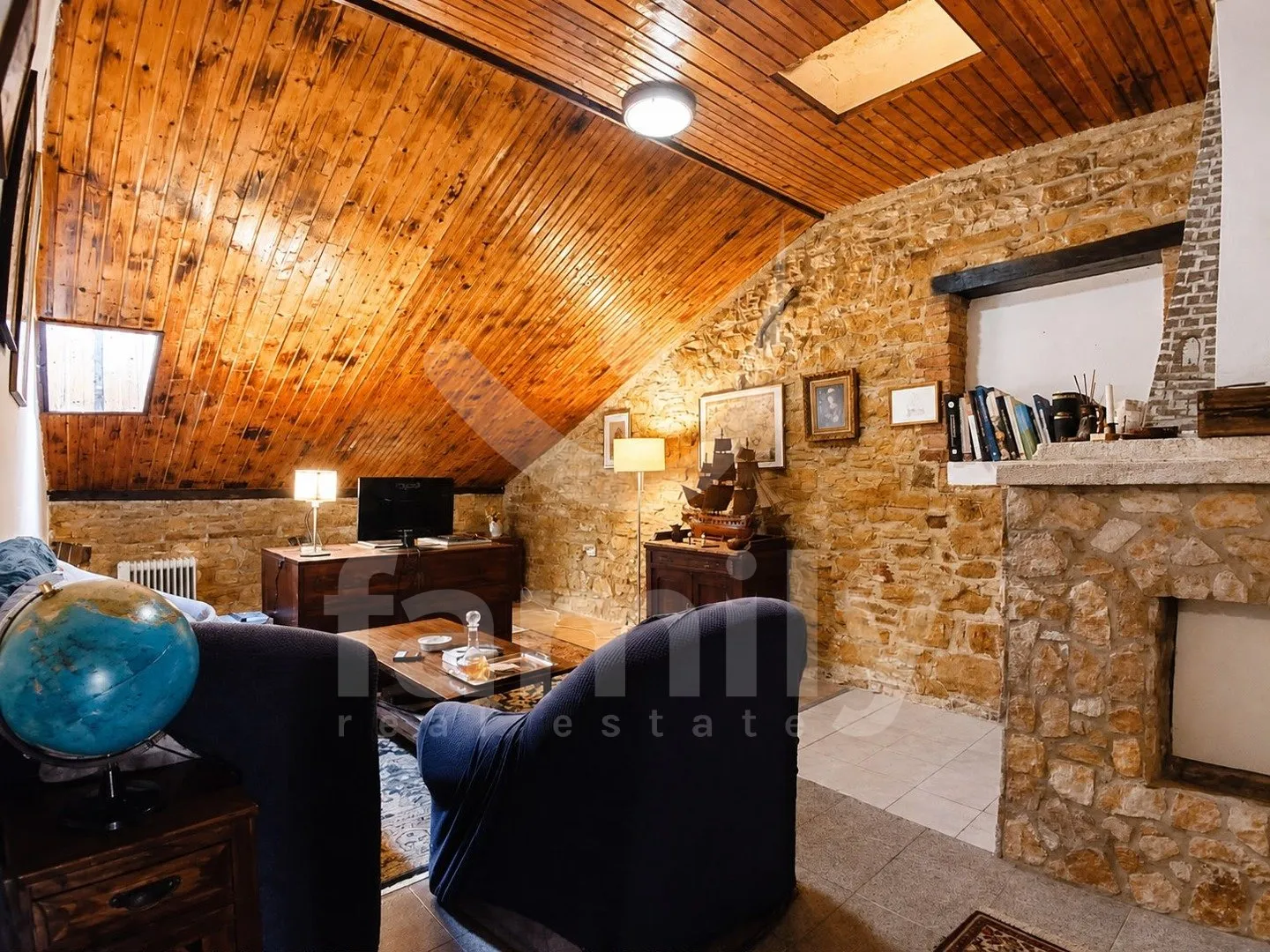 prodaja-trosoban stan u strogom centru pule - slika 12