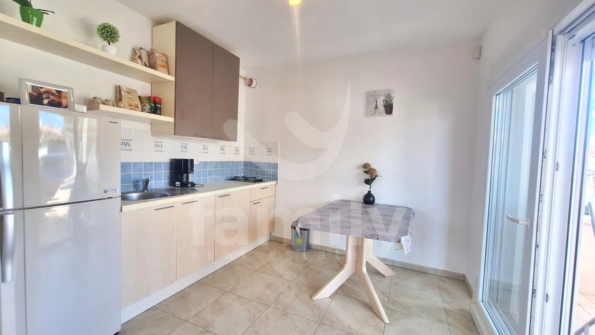 apartmanska kuća sa bazenom blizu mora - slika 4