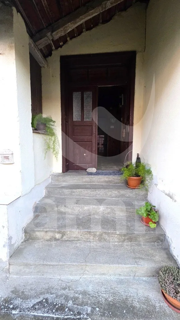 prodaja kuće s pomoćnim objektima te dva jutra zemlje u lađevcu - slika 9