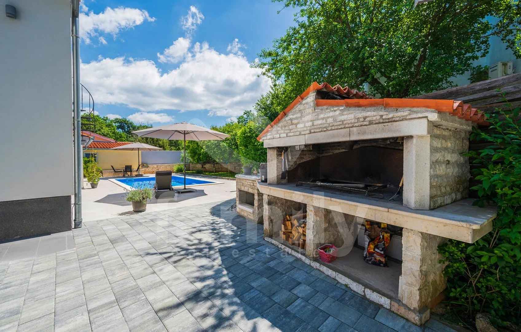kuća sa uhodanim najmom - odlična investicijska prilika - slika 8