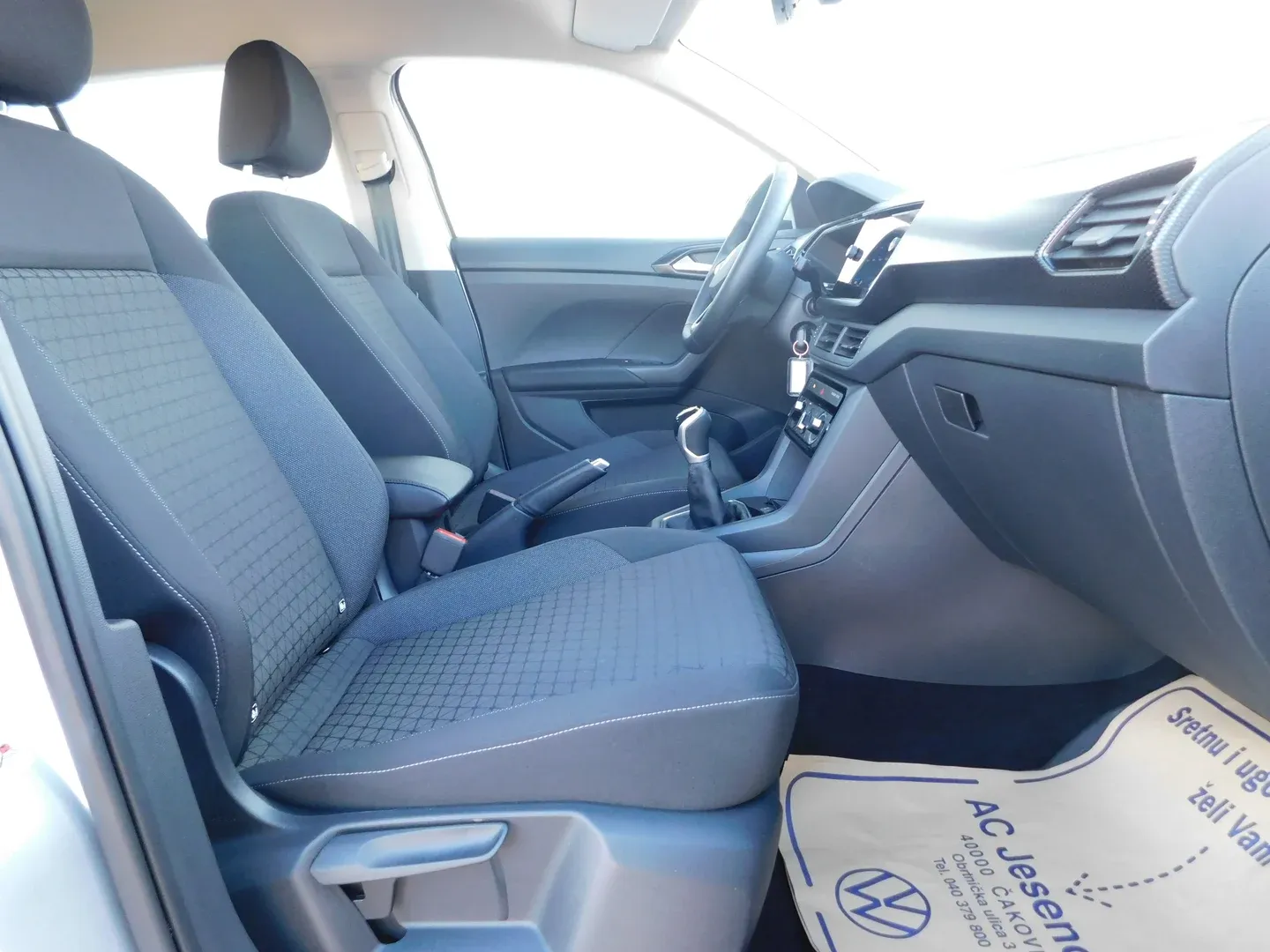 10313 volkswagen t-cross 1.0 tsi life - slika 12