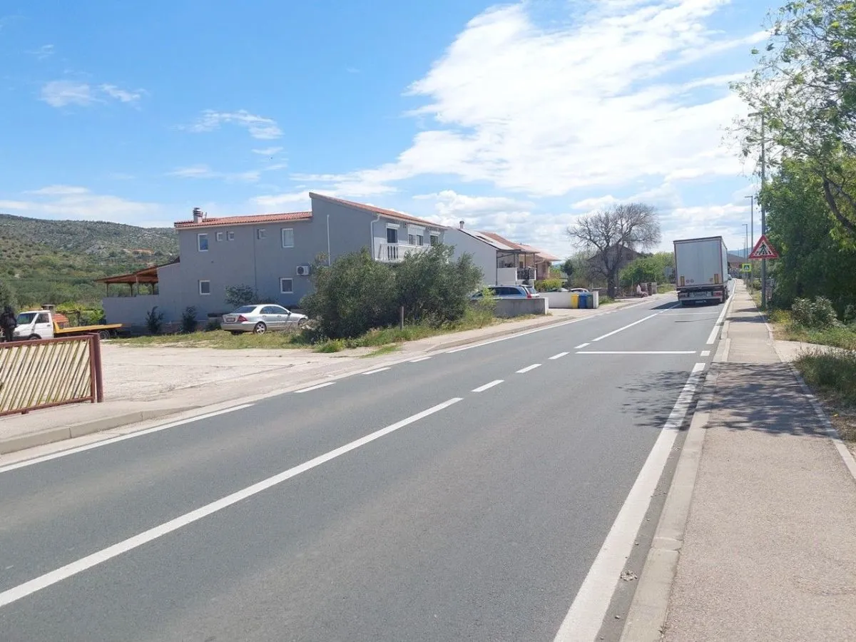 iznajmljuje se poslovni prostor, šibenik, drž. cesta šibenik – boraja - slika 4