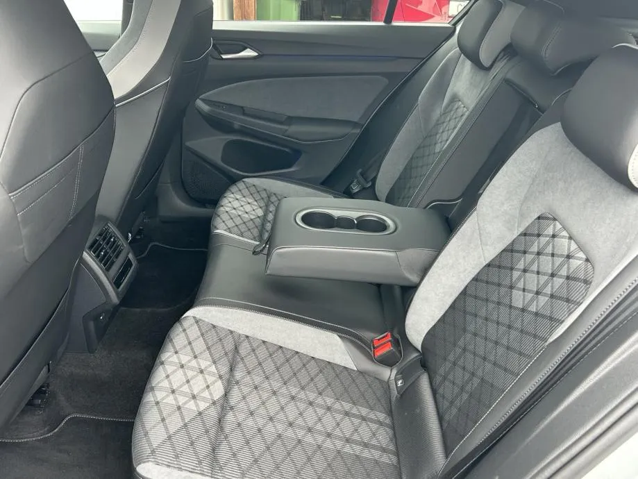 vw golf 8 1,5 etsi r-line - slika 10