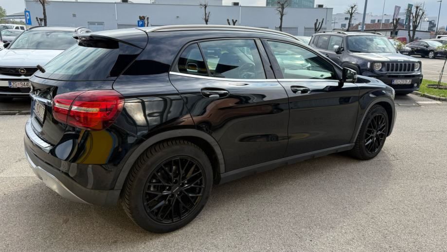 mercedes-benz gla 200 automatik 115kw - slika 3
