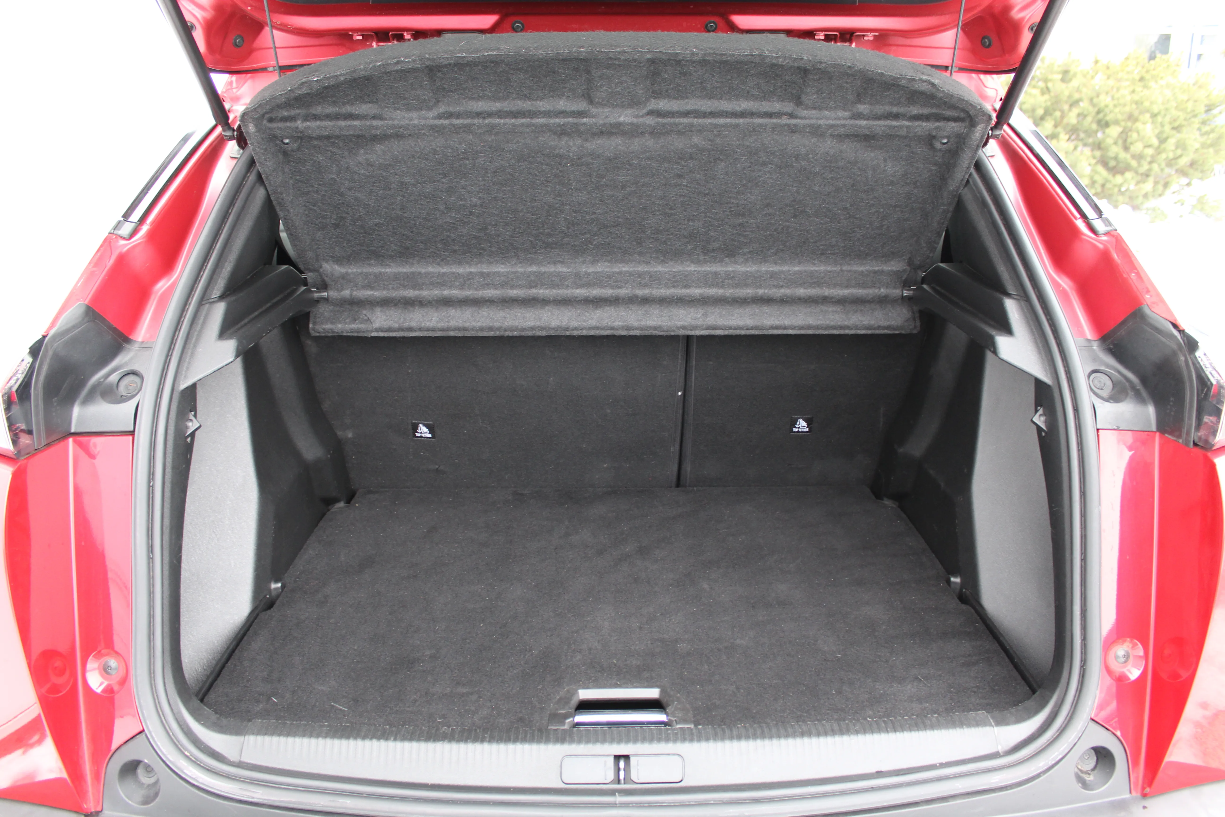 13059 peugeot 2008 1,2 puretech 100 s&s allure - slika 17