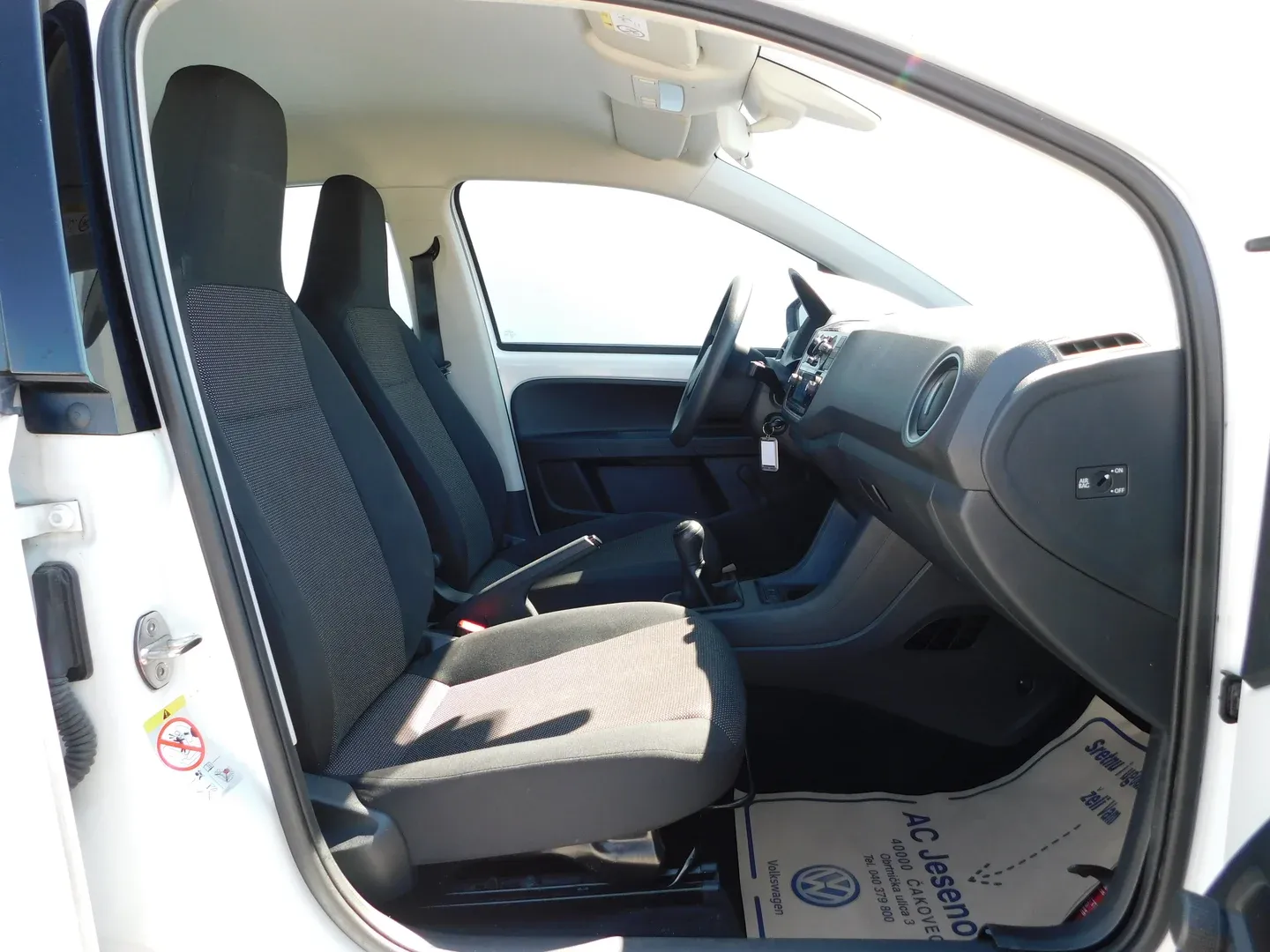 08734 volkswagen up! 1.0 - slika 11