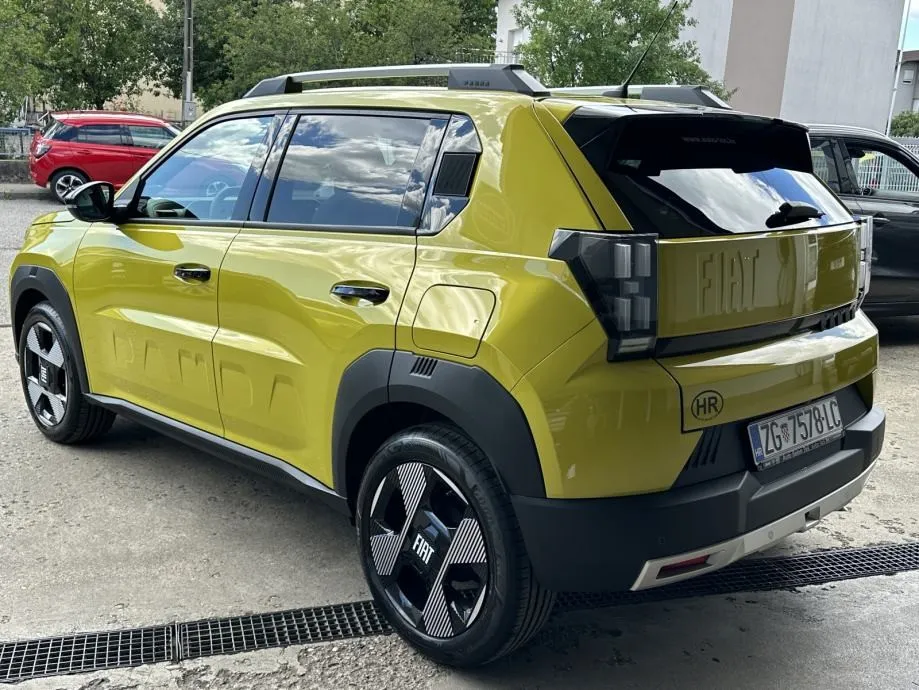 fiat grande panda 1.2 e-hybrid la prima - demo automobil - slika 4
