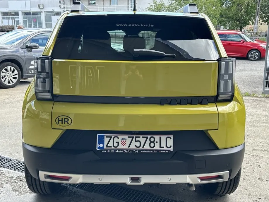 fiat grande panda 1.2 e-hybrid la prima - demo automobil - slika 6