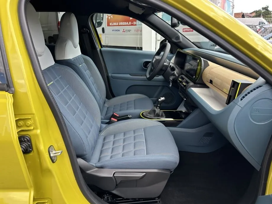 fiat grande panda 1.2 e-hybrid la prima - demo automobil - slika 14