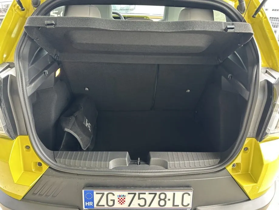 fiat grande panda 1.2 e-hybrid la prima - demo automobil - slika 17