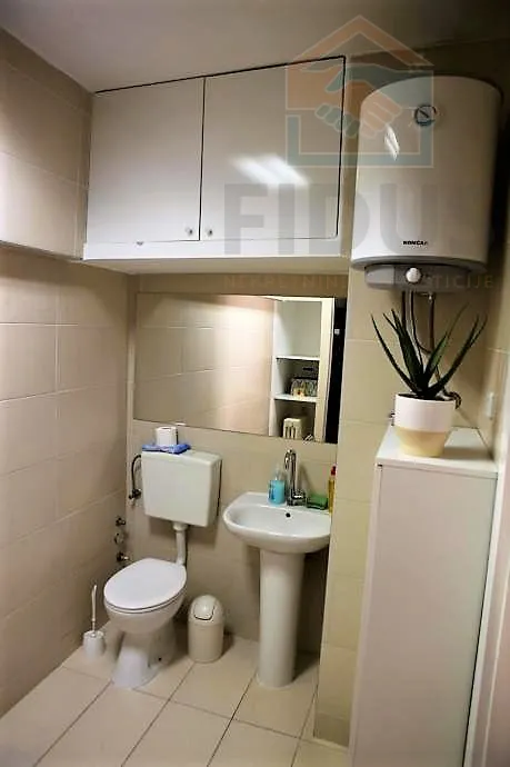 ured s pogledom na glavni trg - centar osijeka - slika 8