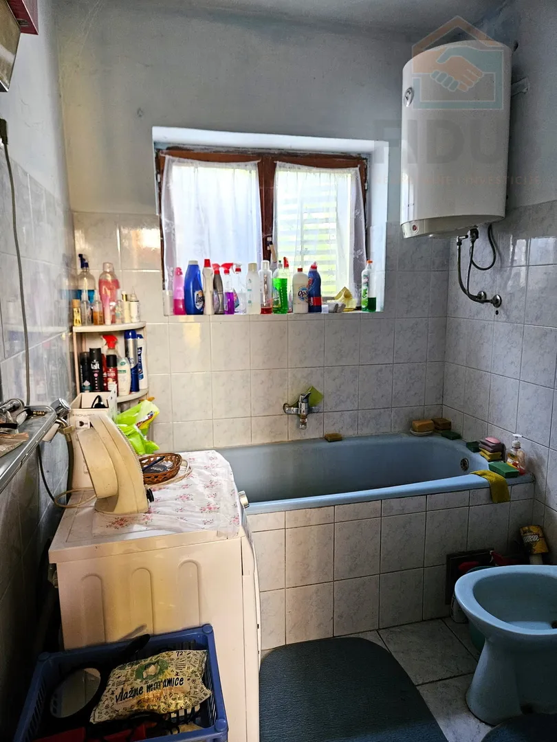 kuća s velikom okućnicom - kneževi vinogradi - slika 11