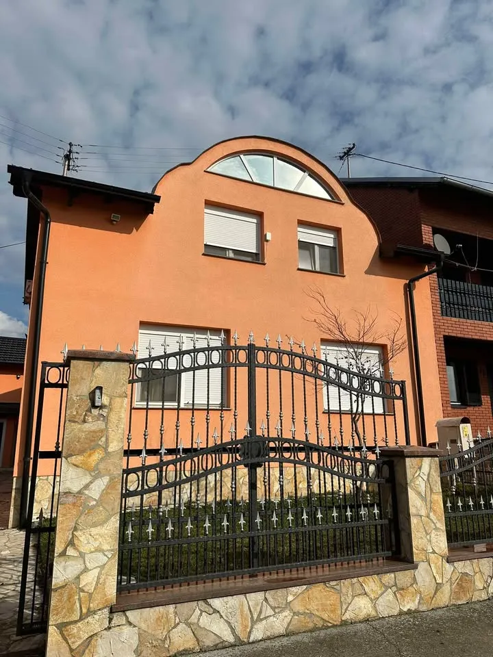 Velika kuća u Osijeku, najam/prodaja