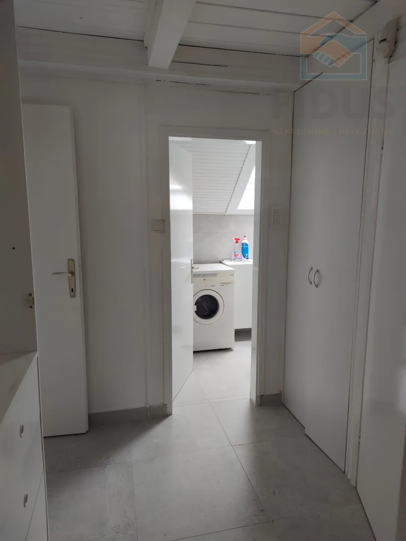 trosoban stan - širi centar osijeka - slika 12