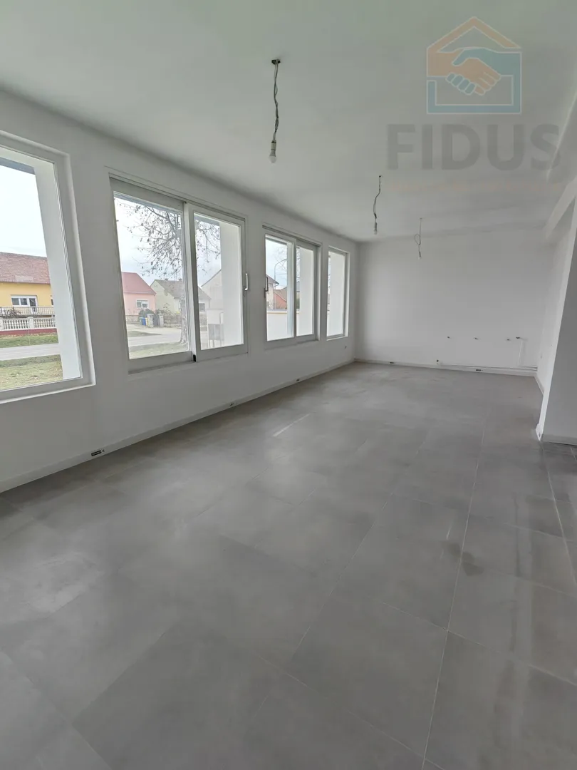 poslovni prostor 350 m2 - livana - slika 2