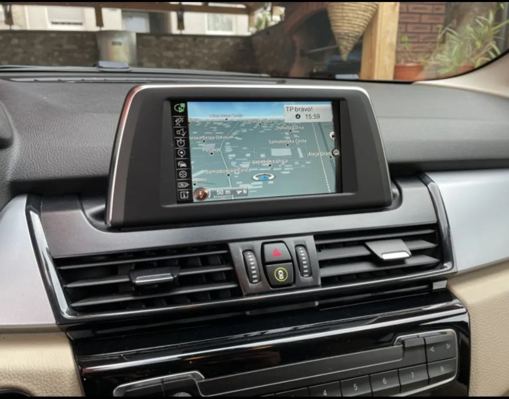 bmw 2 a.tourer 216d koža navi top stanje - slika 10