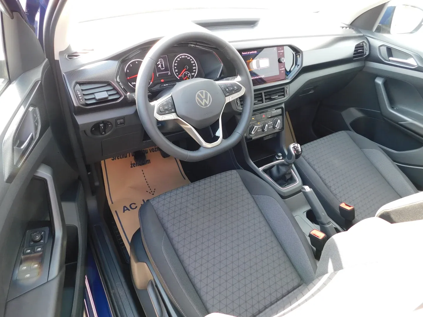08709 volkswagen t-cross 1.0 tsi life - slika 9