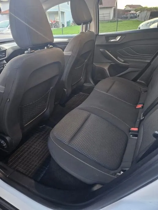 ford focus karavan 1,5 automatik titanium - slika 9