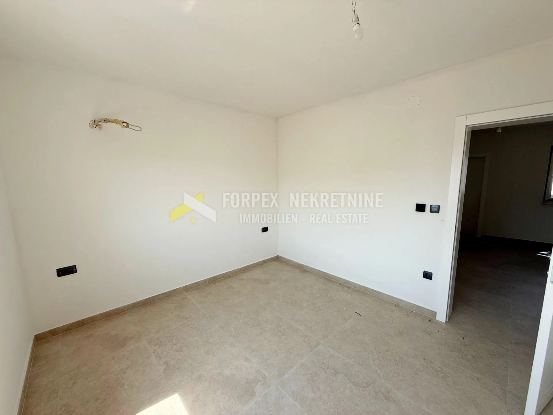 novi vinodolski- stan u novogradnji 90 m2 - slika 7