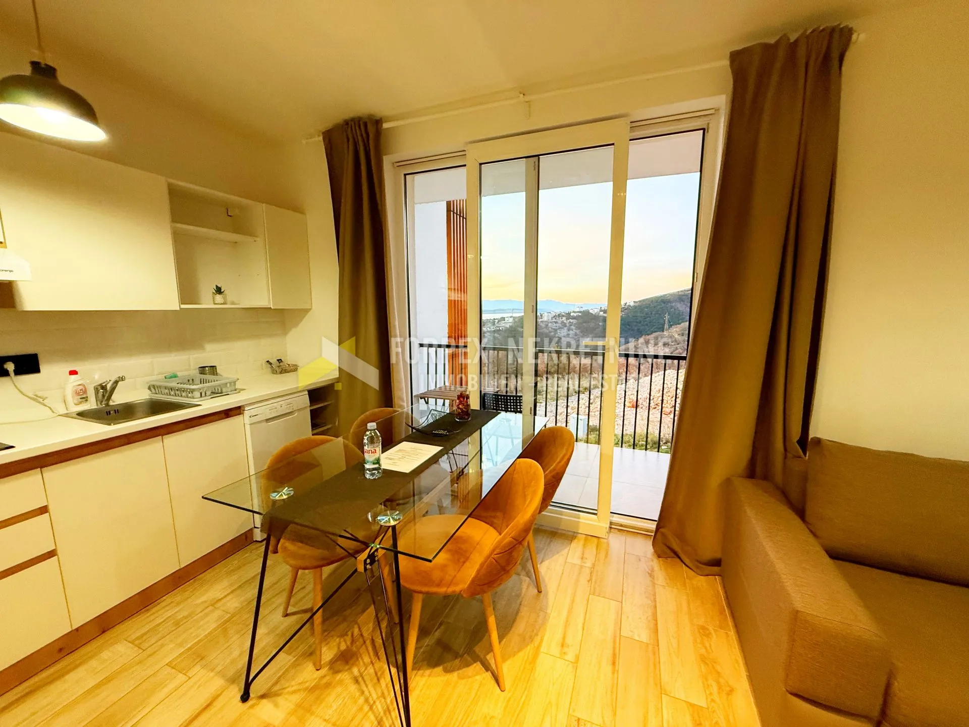 crikvenica-kuća sa 4 apartmana i bazenom - slika 10