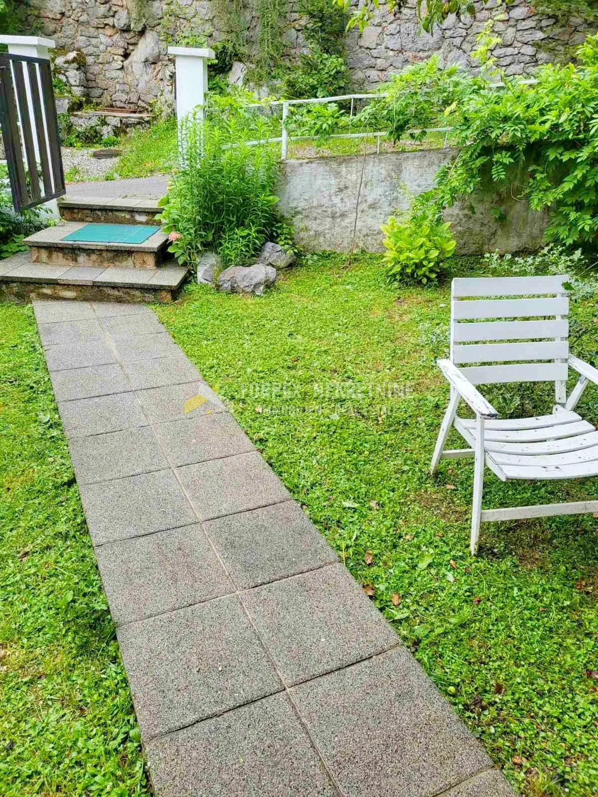 fužine -lič-kuća sa prostranom okućnicom - slika 18
